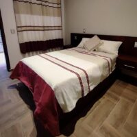 Colcha de Telar Oaxaca. Mexico. Cubrecama Artesanal Oaxaqueña Color Guinda con Natural y Caqui. Colcha de Algodón. Sin pompones. Sin punta.