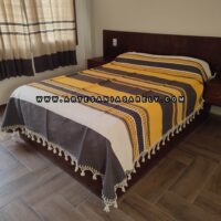 Colcha de Telar Oaxaca. Mexico. Cubrecama Artesanal Oaxaqueña, Color Amarillo con Cafe y toques Beige. Colcha de Algodón.