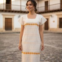 bata artesanal de oaxaca hecha en telar de pedal. modelo de araña. bata de mitla, oaxaca de algodón económica.