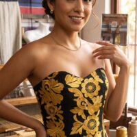 blusa tipo corset artesanal – bordado floral elegante